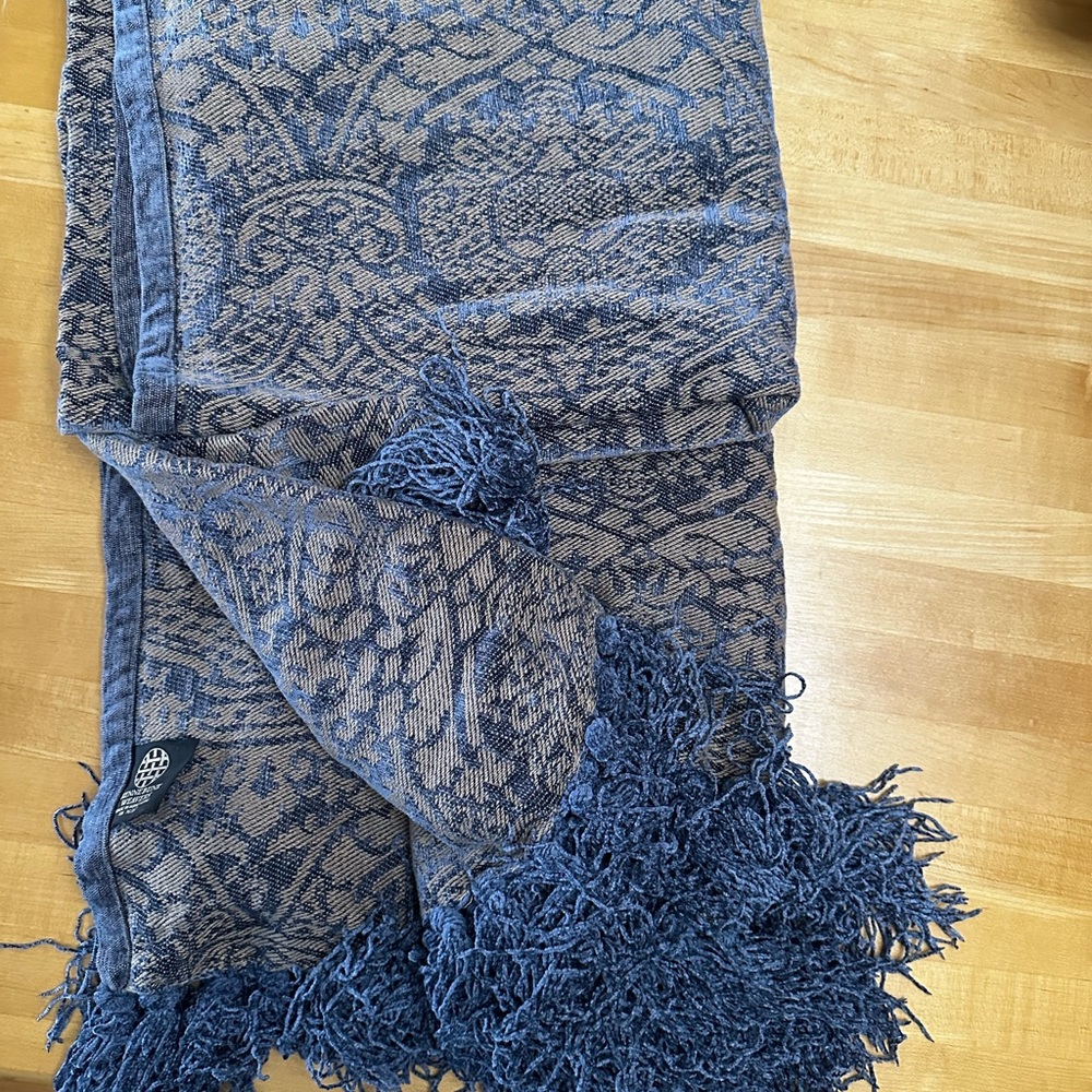 Chenille-esque Throw with Jacquard Look Pattern